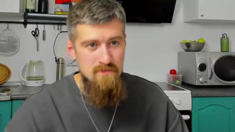 Snapshot of bearded_legend chatting on 09-19-25, 03:41 Zeus online show from 09-19-25, 03:41