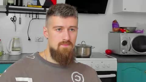 Snapshot of bearded_legend chatting on 09-25-25, 07:34 Zeus online show from 09-25-25, 07:34