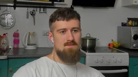 Snapshot of bearded_legend chatting on 11-07-25, 12:21 Zeus online show from 11-07-25, 12:21