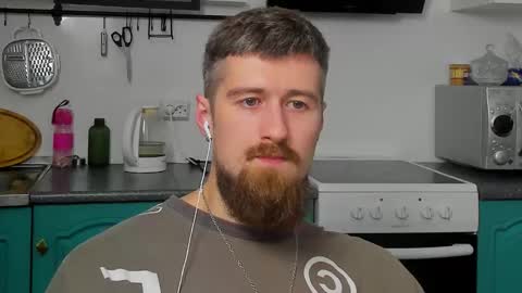 Snapshot of bearded_legend chatting on 11-12-25, 01:28 Zeus online show from 11-12-25, 01:28