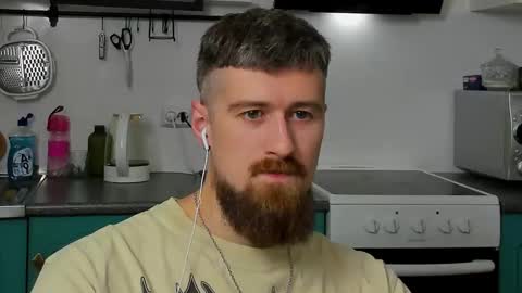 Snapshot of bearded_legend chatting on 11-14-25, 03:05 Zeus online show from 11-14-25, 03:05