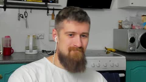 Snapshot of bearded_legend chatting on 12-18-25, 09:43 Zeus online show from 12-18-25, 09:43