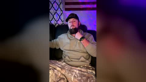 Snapshot of beardedstud4u chatting on 01-06-26, 04:38 beardedstud4u online show from 01-06-26, 04:38