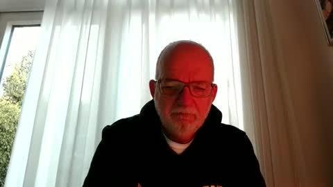 Snapshot of beardman916444 chatting on 10-26-25, 07:03 Beardman online show from 10-26-25, 07:03