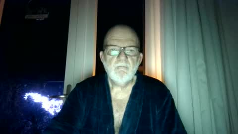 Snapshot of beardman916444 chatting on 12-20-25, 06:42 Beardman online show from 12-20-25, 06:42