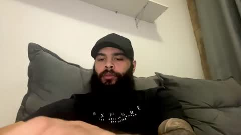 Snapshot of beardmax chatting on 06-25-26, 09:25 Min online show from 06-25-26, 09:25