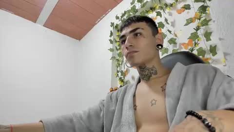 Snapshot of beatandtalk chatting on 11-18-25, 02:10 beatandtalk online show from 11-18-25, 02:10