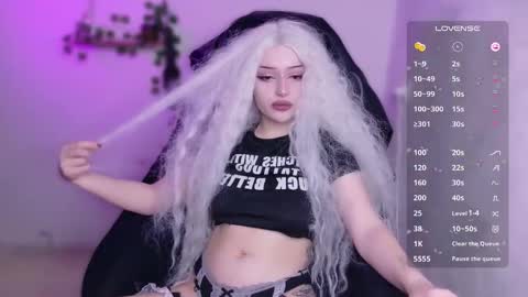 Snapshot of beaty_lilith chatting on 09-27-25, 05:34 beaty_lilith online show from 09-27-25, 05:34