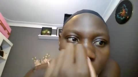 Snapshot of beautie699392 chatting on 06-10-26, 02:27 Lil stunner online show from 06-10-26, 02:27