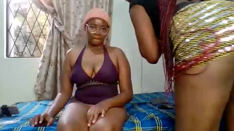 Snapshot of beautiful_and_lovely chatting on 10-23-25, 04:12 Chelsea and Raymond online show from 10-23-25, 04:12