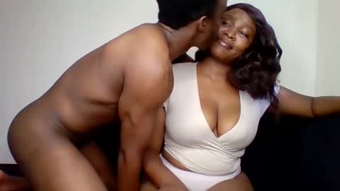 Snapshot of beautiful_and_lovely chatting on 10-29-25, 07:21 Chelsea and Raymond online show from 10-29-25, 07:21