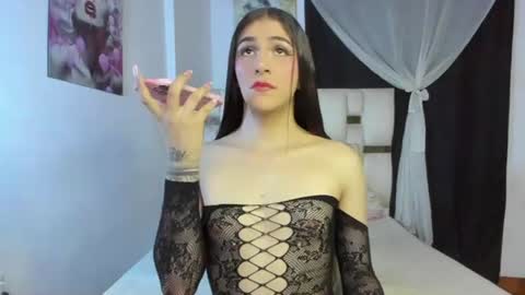 Snapshot of beautiful_doll888 chatting on 06-27-26, 02:27 Valeria online show from 06-27-26, 02:27