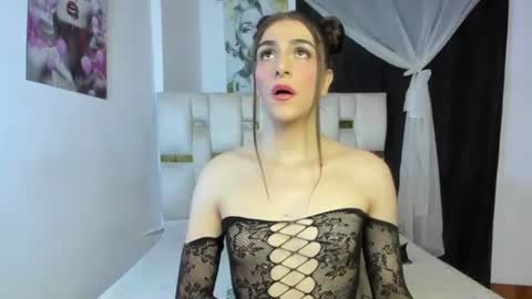 Snapshot of beautiful_doll888 chatting on 07-15-26, 01:55 Valeria online show from 07-15-26, 01:55