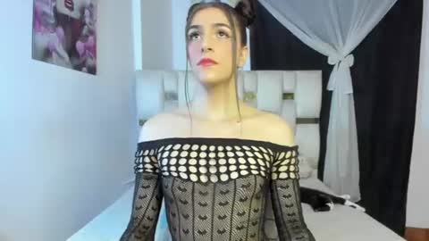 Snapshot of beautiful_doll888 chatting on 07-19-26, 01:09 Valeria online show from 07-19-26, 01:09