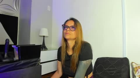 Snapshot of beautifull_wild_girl chatting on 01-20-25, 07:04 maria online show from 01-20-25, 07:04