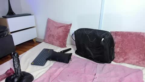 Snapshot of beautifull_wild_girl chatting on 02-15-25, 01:42 maria online show from 02-15-25, 01:42