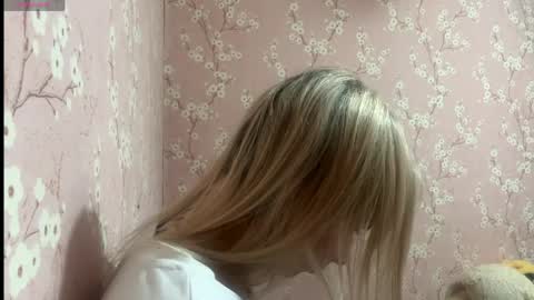 Mia online show from 04-02-26, 05:54