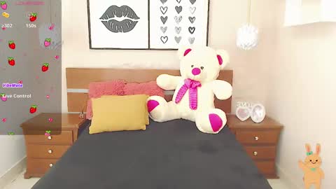 Snapshot of beautty_pink chatting on 12-15-24, 08:04 beautty_pink online show from 12-15-24, 08:04