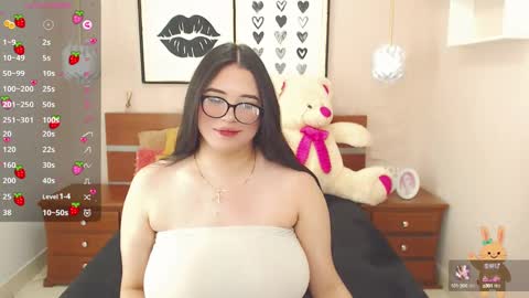 Snapshot of beautty_pink chatting on 01-22-25, 05:06 beautty_pink online show from 01-22-25, 05:06