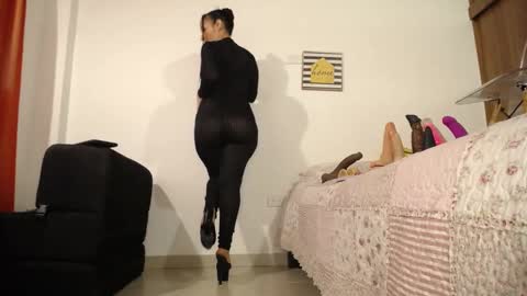 NATHALIA online show from 11-24-25, 04:07