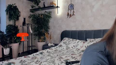 Nicole online show from 02-03-25, 07:18