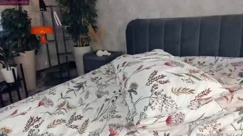 Nicole online show from 02-16-25, 01:27