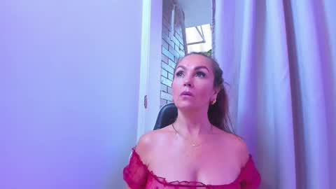 Snapshot of beauty_milf4 chatting on 01-18-25, 11:00 Chantall online show from 01-18-25, 11:00