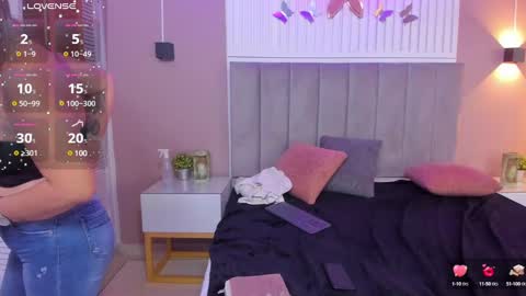 Snapshot of beauty_milf4 chatting on 02-03-25, 12:58 Chantall online show from 02-03-25, 12:58