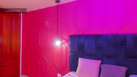 Snapshot of beauty_milf4 chatting on 10-09-25, 11:41 Chantall online show from 10-09-25, 11:41