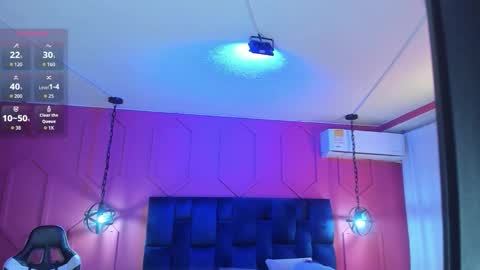 Snapshot of beauty_milf4 chatting on 10-11-25, 11:09 Chantall online show from 10-11-25, 11:09