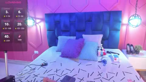 Snapshot of beauty_milf4 chatting on 10-16-25, 11:22 Chantall online show from 10-16-25, 11:22