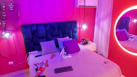 Snapshot of beauty_milf4 chatting on 10-19-25, 11:33 Chantall online show from 10-19-25, 11:33