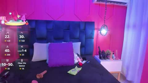 Snapshot of beauty_milf4 chatting on 12-18-25, 11:27 Chantall online show from 12-18-25, 11:27