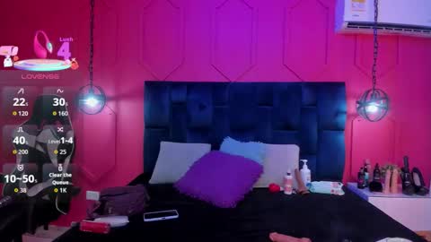 Snapshot of beauty_milf4 chatting on 01-06-26, 11:36 Chantall online show from 01-06-26, 11:36