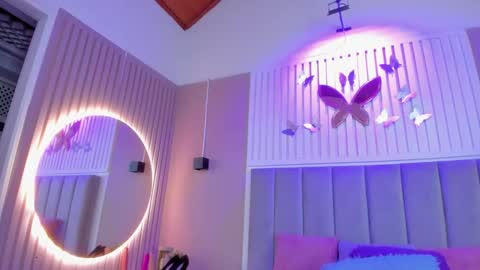 Snapshot of beauty_milf4 chatting on 01-17-26, 03:22 Chantall online show from 01-17-26, 03:22