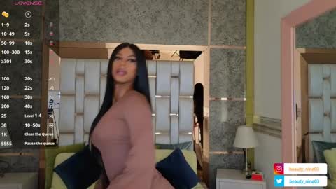 Snapshot of beauty_nina chatting on 05-30-26, 01:30 beauty_nina online show from 05-30-26, 01:30