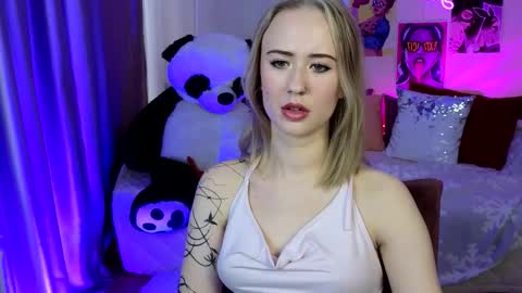 Snapshot of beauty_sashaxx chatting on 10-18-25, 02:07 beauty Sasha online show from 10-18-25, 02:07