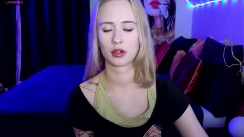 Snapshot of beauty_sashaxx chatting on 10-19-25, 06:08 beauty Sasha online show from 10-19-25, 06:08