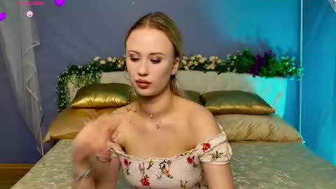 Snapshot of beauty_sashaxx chatting on 06-27-26, 05:18 beauty Sasha online show from 06-27-26, 05:18