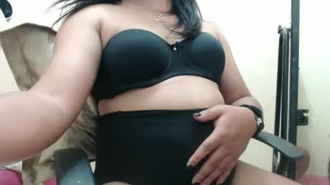 Snapshot of beautybuzz chatting on 03-18-26, 06:16 beautybuzz online show from 03-18-26, 06:16