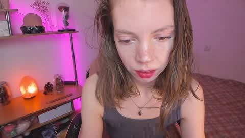 Snapshot of beautyeliise chatting on 02-07-25, 02:15 Eliise online show from 02-07-25, 02:15