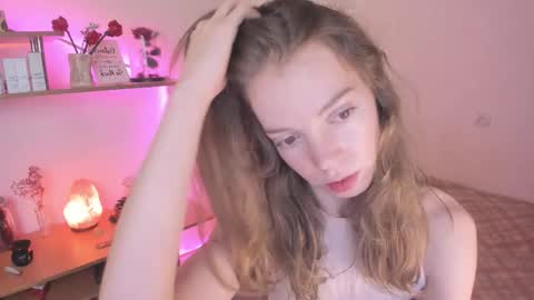 Snapshot of beautyeliise chatting on 09-20-25, 02:07 Eliise online show from 09-20-25, 02:07