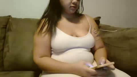 Snapshot of beautyloves chatting on 02-12-25, 02:45 Beauty online show from 02-12-25, 02:45