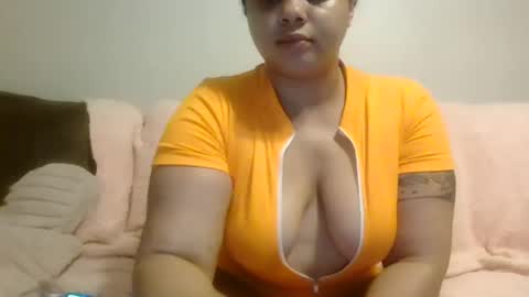 Snapshot of beautyloves chatting on 09-08-25, 04:17 Beauty online show from 09-08-25, 04:17