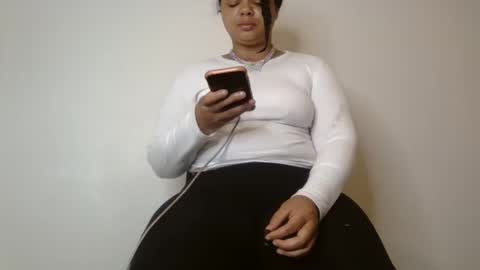 Snapshot of beautyloves chatting on 09-19-25, 11:22 Beauty online show from 09-19-25, 11:22