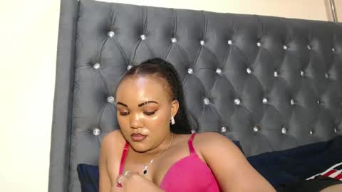 Snapshot of beautystar12 chatting on 12-22-24, 02:27 beautystar12 online show from 12-22-24, 02:27