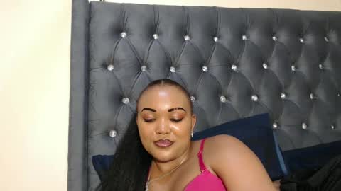 Snapshot of beautystar12 chatting on 12-22-24, 08:25 beautystar12 online show from 12-22-24, 08:25