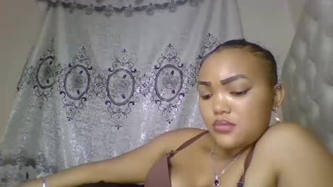 Snapshot of beautystar12 chatting on 02-27-25, 12:43 beautystar12 online show from 02-27-25, 12:43