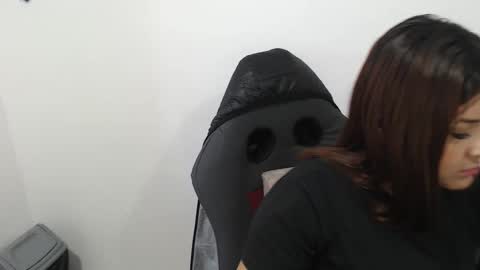Snapshot of beautyykarol chatting on 11-25-25, 04:40 beautyykarol online show from 11-25-25, 04:40