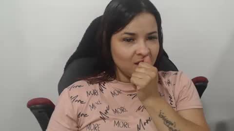 Snapshot of beautyykarol chatting on 12-03-25, 07:34 beautyykarol online show from 12-03-25, 07:34
